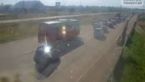 Tráiler volcado provoca fuga de gas cierre total en la autopista ...